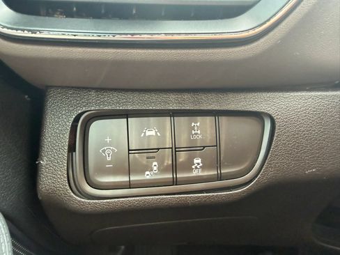 Used 2019 Hyundai Santa Fe SE AWD/4WD image 17