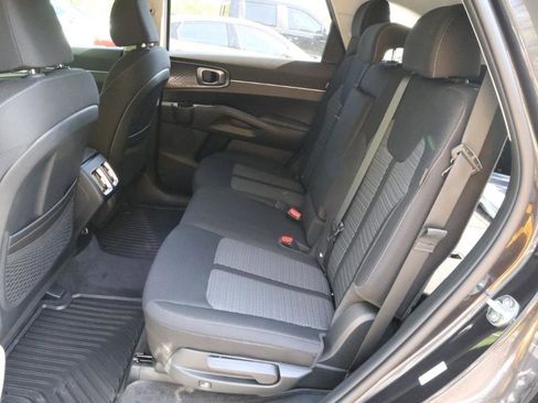 New 2025 Kia Sorento LX image 4