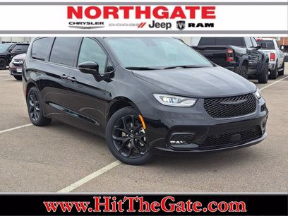 New 2026 Chrysler Pacifica Limited w/ S Appearance Package