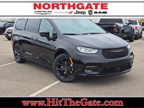 New 2026 Chrysler Pacifica Limited w/ S Appearance Package FWD image 1