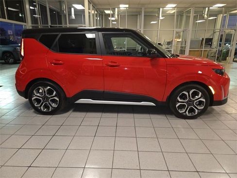 Used 2025 Kia Soul EX image 9
