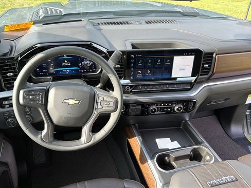 Certified 2026 Chevrolet Silverado 2500 High Country w/ High Country Premium Package AWD/4WD image 10