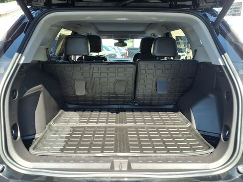Used 2024 GMC Terrain SLT AWD/4WD image 10