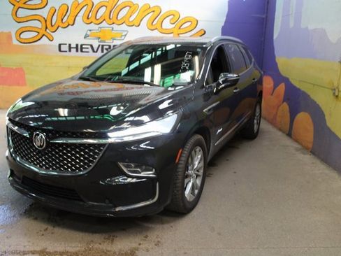 Used 2023 Buick Enclave Avenir image 4