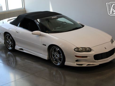 Used 2000 Chevrolet Camaro Z28 image 11
