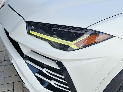 Used 2022 Lamborghini Urus AWD/4WD image 10