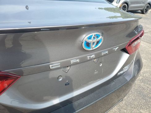Used 2021 Toyota Camry SE w/ Cold Weather Package FWD image 28