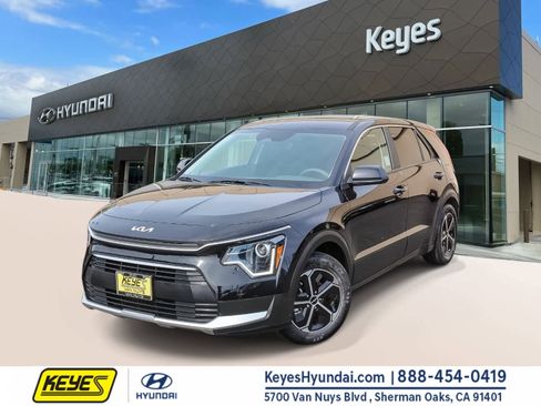 Used 2024 Kia Niro LX image 1