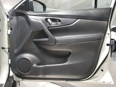 Used 2019 Nissan Rogue SV image 25