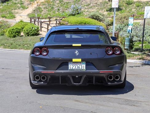 Used 2017 Ferrari GTC4Lusso AWD/4WD image 24