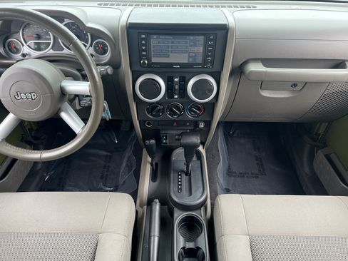 Used 2008 Jeep Wrangler Unlimited Sahara AWD/4WD image 31