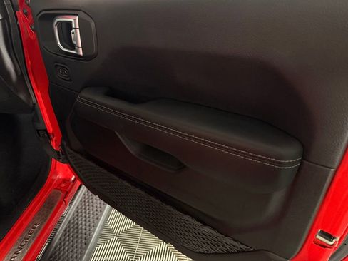 Used 2022 Jeep Wrangler Unlimited Sahara image 34