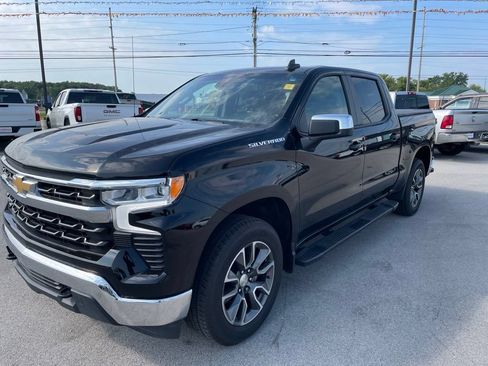 Used 2023 Chevrolet Silverado 1500 LT AWD/4WD image 3