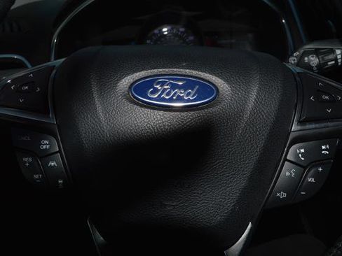 Used 2019 Ford Edge Titanium image 15