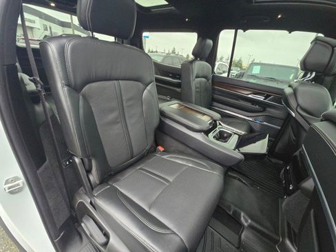 Used 2022 Jeep Grand Wagoneer Series I w/ HD Trailer Tow Package image 16