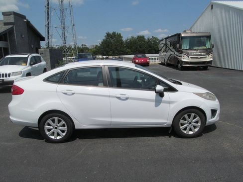 Used 2011 Ford Fiesta SE w/ 202A Rapid Spec Order Code FWD image 5