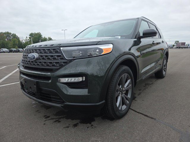 Certified 2024 Ford Explorer XLT w/ Equipment Group 202A AWD/4WD image 2