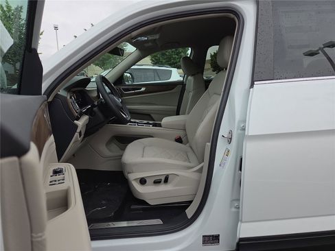 New 2026 Volkswagen Atlas SE FWD image 11