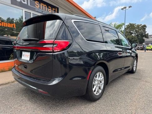 Used 2022 Chrysler Pacifica Touring-L FWD image 7