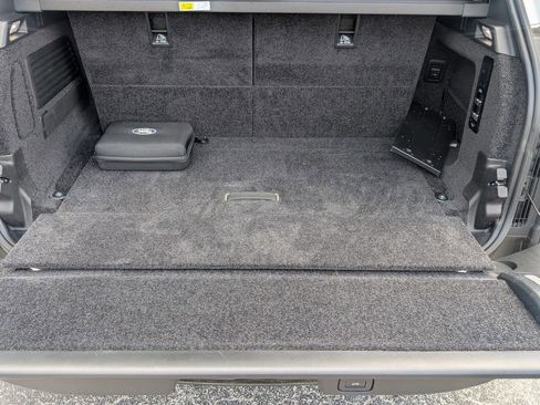 Used 2023 Land Rover Range Rover Long Wheelbase SE AWD/4WD image 19