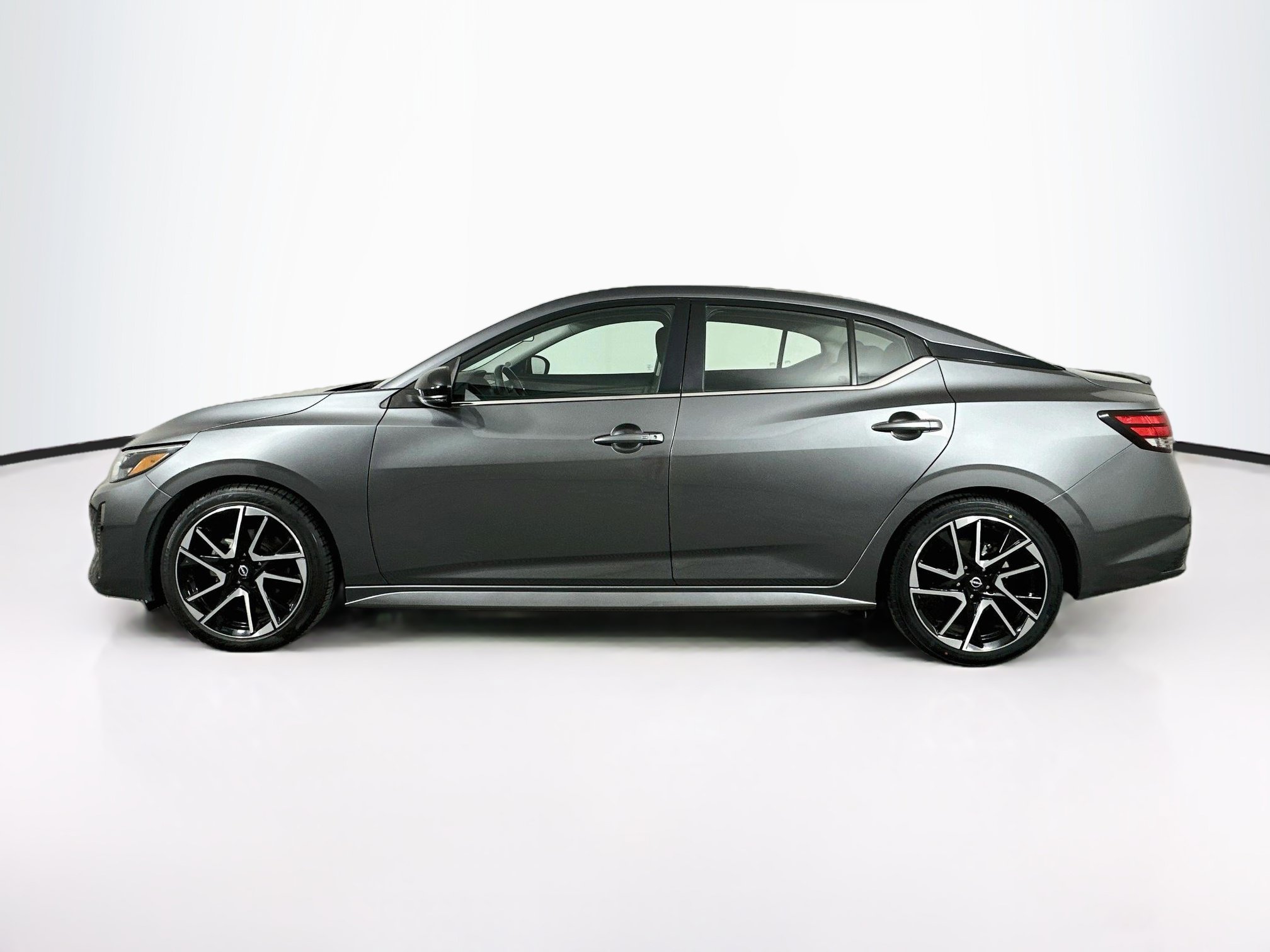 Used 2025 Nissan Sentra SR FWD image 4