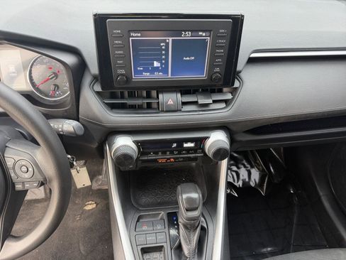 Used 2019 Toyota RAV4 LE FWD image 12