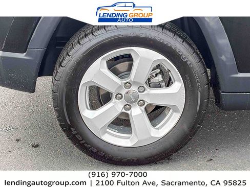 Used 2018 Jeep Compass Latitude w/ Popular Equipment Group FWD image 10
