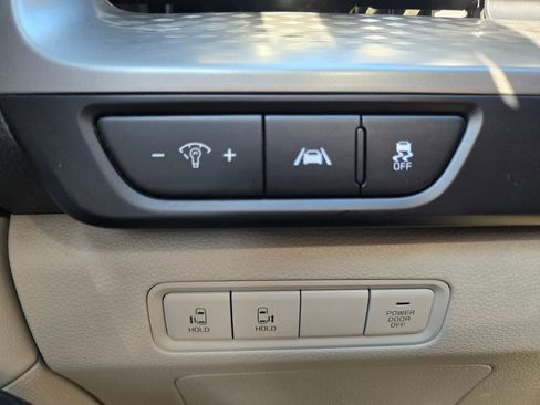 Certified 2023 Kia Carnival LX image 26