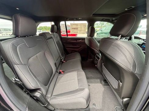New 2026 Jeep Grand Cherokee Laredo X AWD/4WD image 9