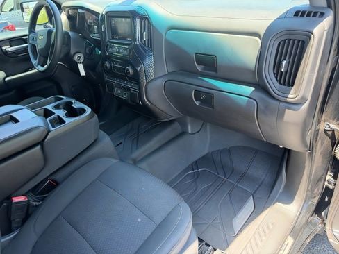 Used 2020 Chevrolet Silverado 1500 Custom w/ Custom Value Package RWD image 10