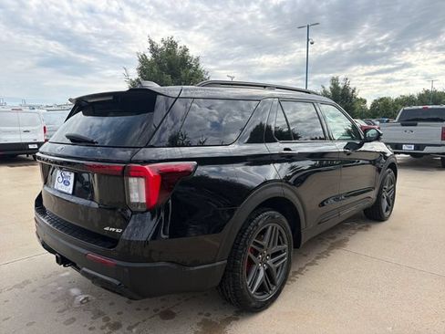 New 2026 Ford Explorer ST-Line w/ ST-Line Street Pack AWD/4WD image 5