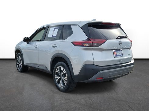 Used 2023 Nissan Rogue SV image 3