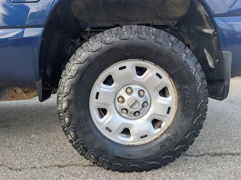 Used 2017 Nissan Titan SV image 24