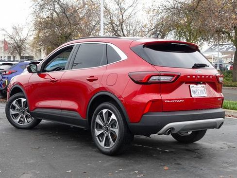 Used 2023 Ford Escape Platinum image 9