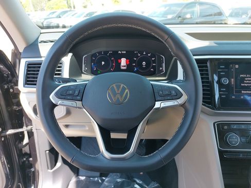 Used 2023 Volkswagen Atlas SE w/ Panoramic Sunroof Package FWD image 21