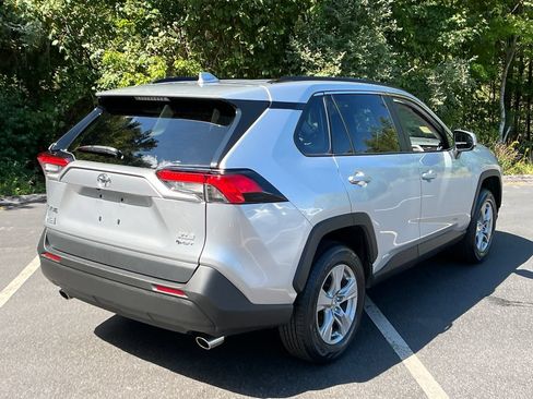 Used 2025 Toyota RAV4 XLE AWD/4WD image 5
