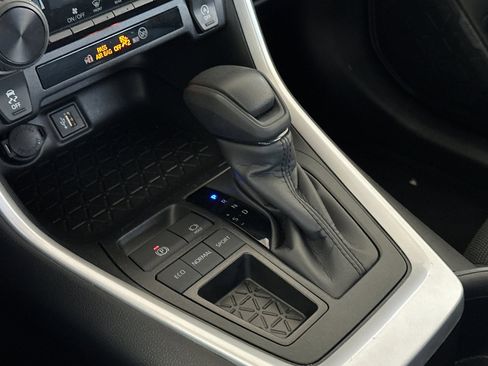 Used 2025 Toyota RAV4 LE image 19