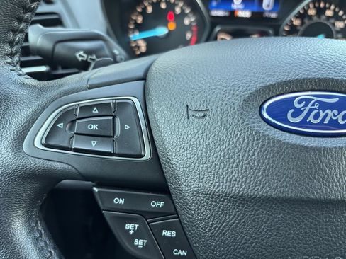 Used 2017 Ford Escape SE w/ SE Leather Comfort Package AWD/4WD image 16