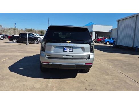 New 2026 Chevrolet Suburban LT image 7