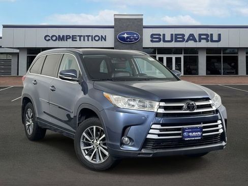 Used 2018 Toyota Highlander XLE image 1