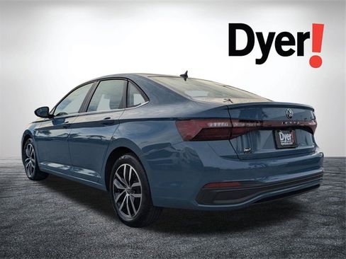 Used 2025 Volkswagen Jetta SE image 8