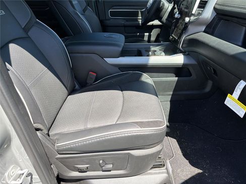 New 2026 RAM 2500 Laramie AWD/4WD image 11