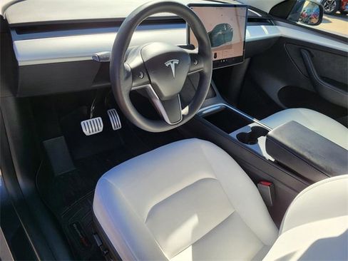 Used 2023 Tesla Model Y Performance image 19