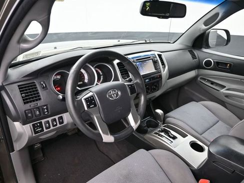 Used 2013 Toyota Tacoma 4x4 Access Cab V6 w/ TRD Off-Road Pkg image 14