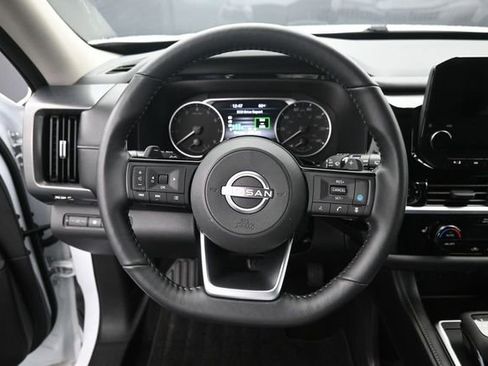 Used 2025 Nissan Pathfinder SL AWD/4WD image 20