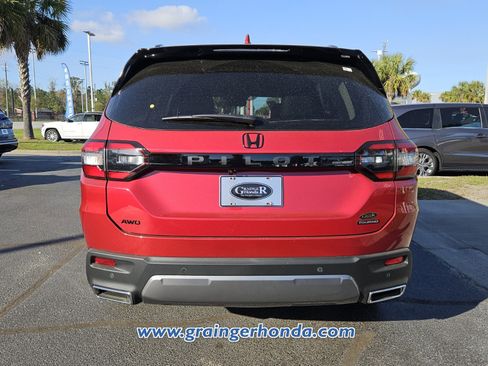 New 2026 Honda Pilot Touring image 4
