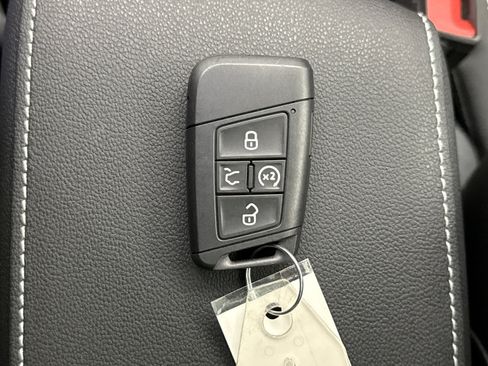 Used 2024 Volkswagen Taos SE FWD image 25