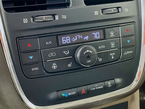 Used 2014 Chrysler Town & Country Limited w/ Luxury Group FWD image 22