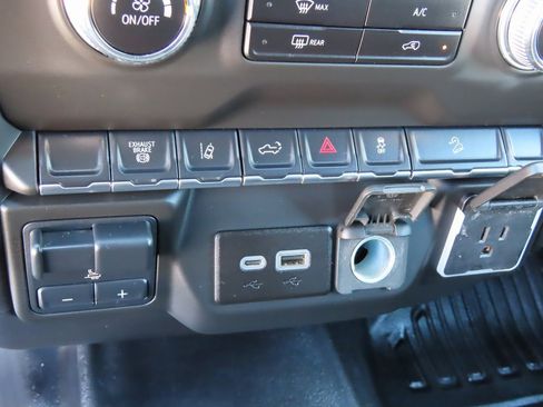 Used 2025 GMC Sierra 3500 Pro image 6