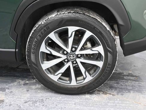 Used 2023 Toyota Corolla Cross XLE image 5